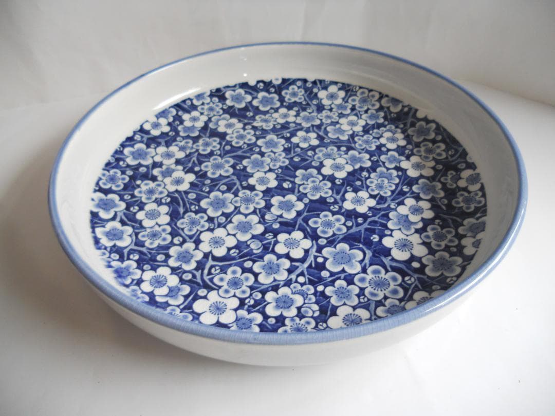 古伊万里 染付 草花文 梅 希少 大皿 です。