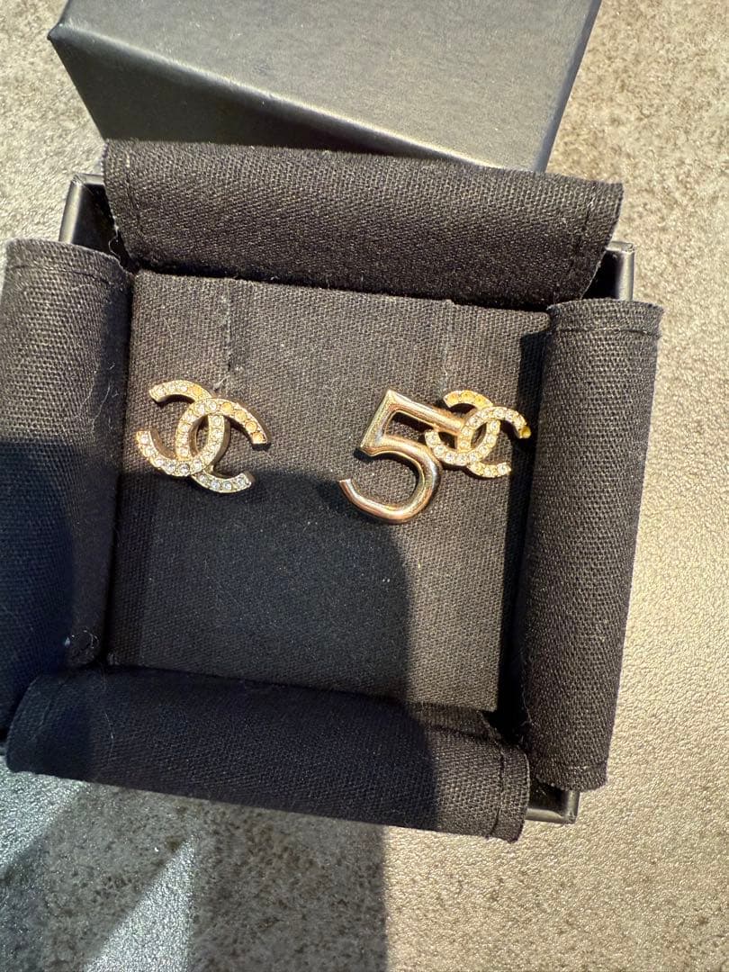 CHANEL ロゴデザイン ピアス(両耳用) 正規品 ココマーク NO.5 5