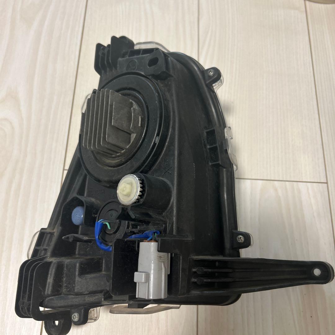 値下げ交渉あり　トヨタ　プリウス　50前期　フォグランプ　（純正）