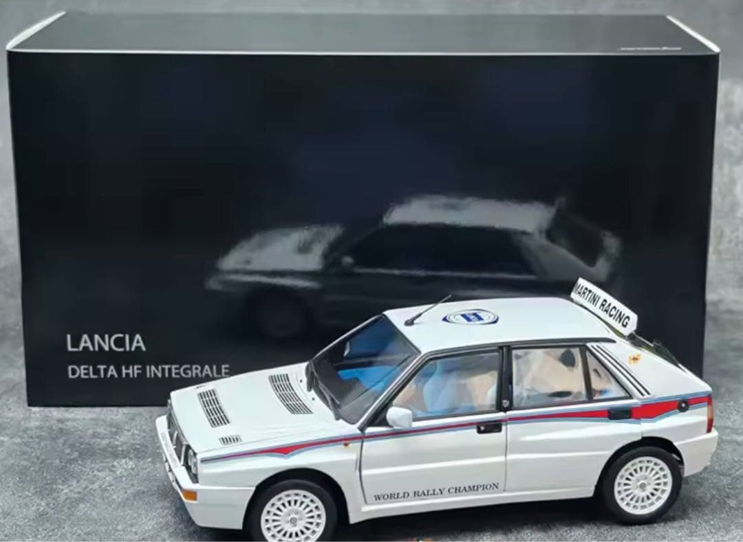 Lancia Integrale Martini Racing1/18モデル