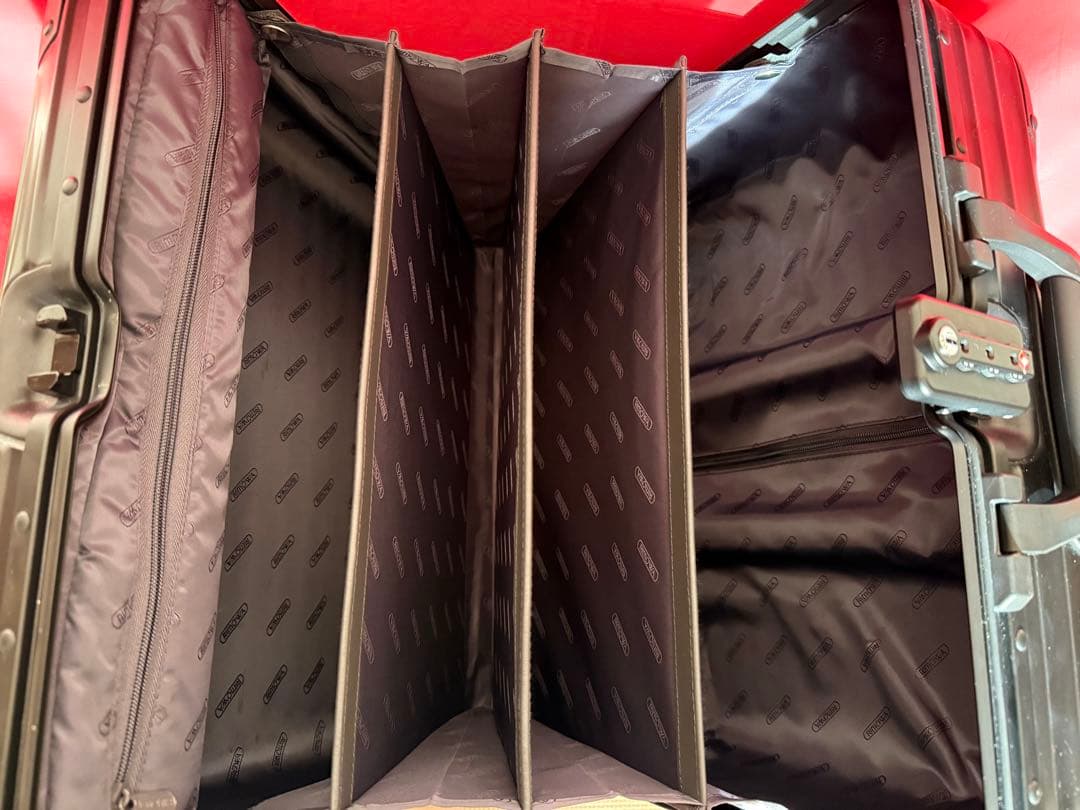 【サルサではありません】　2輪　 リモワ　オリジナル　コンパクト　黒　かじり跡有