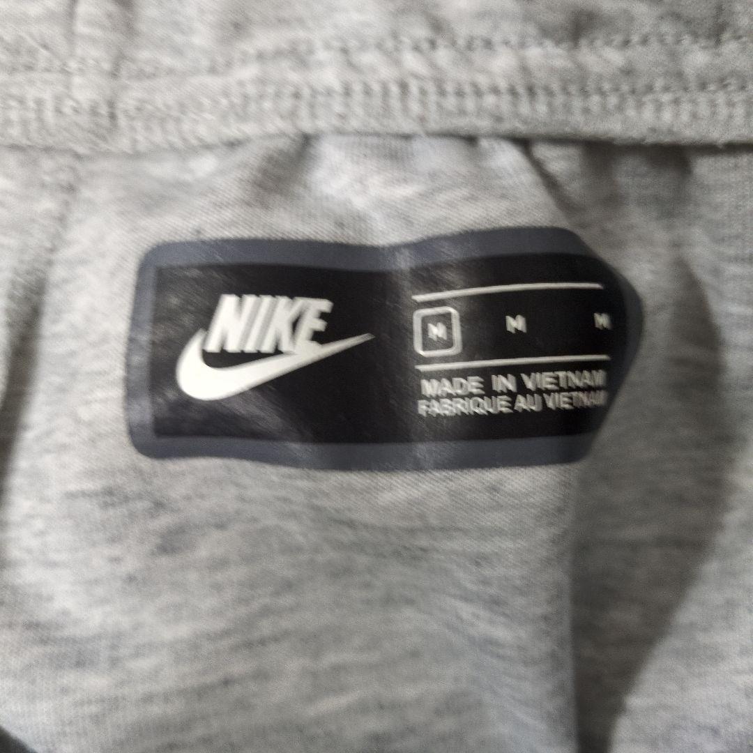 NIKEテックフリースグレー