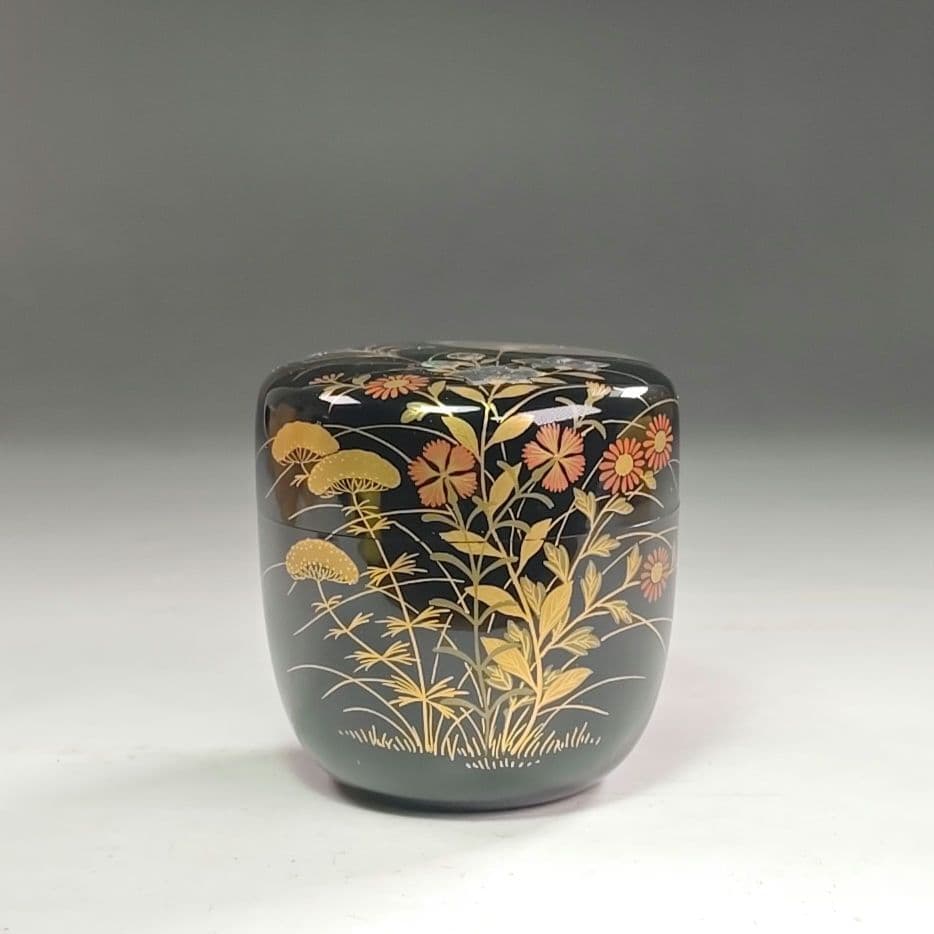 ウ258 棗『奥津一心斉作』『月に秋草鈴虫蒔絵　大棗　共箱』漆塗　茶道具