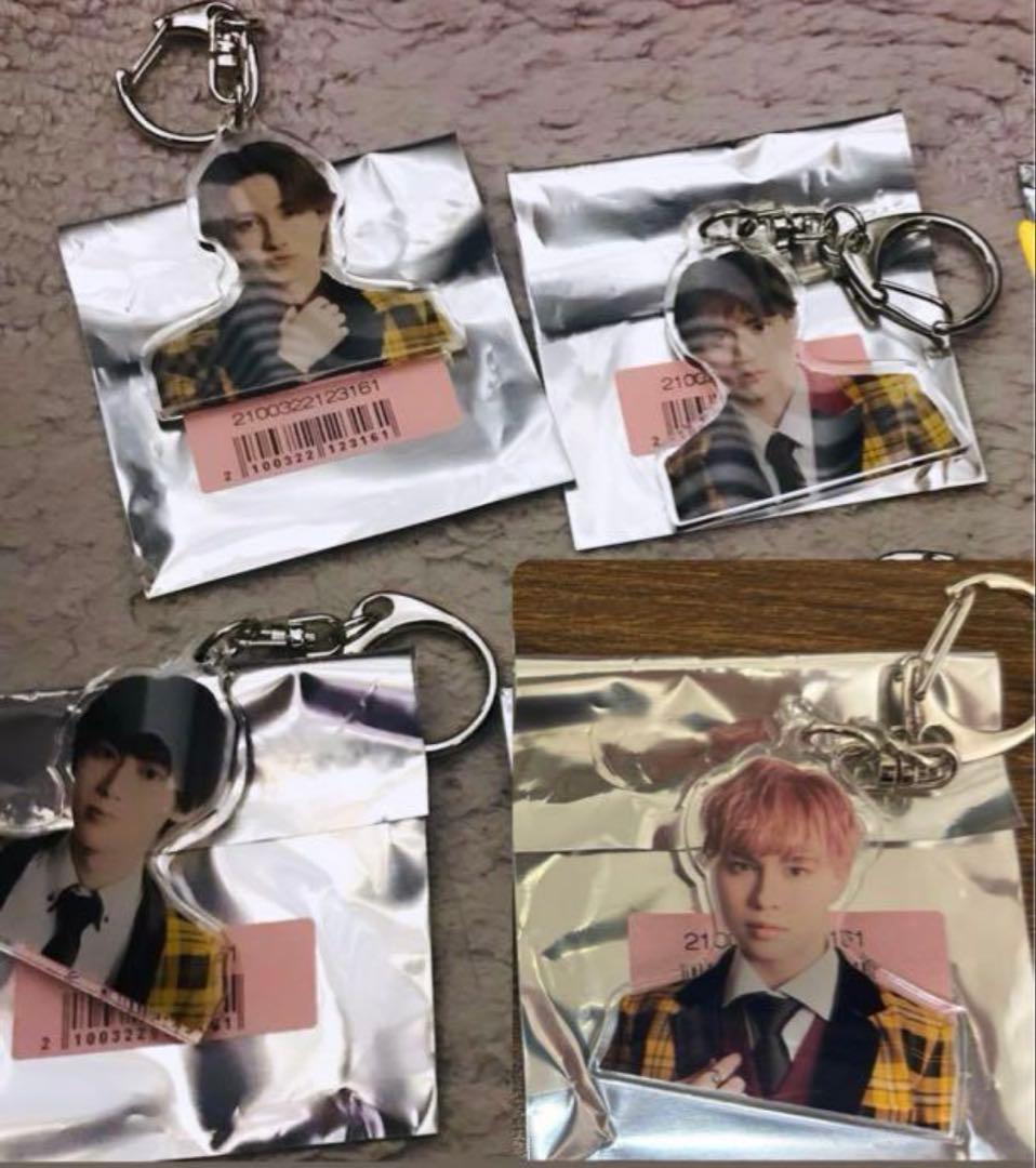 BUDDiiSアイドルグッズセット フォトカード・キーホルダー・CD