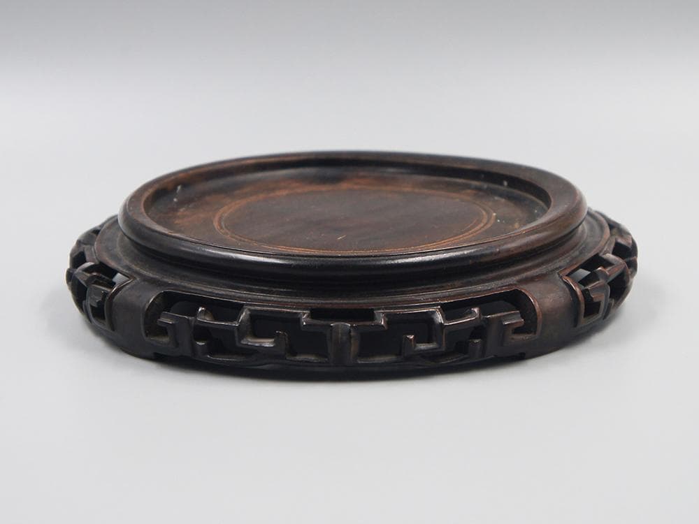 【木】　★ 竹木 唐木透彫拐子紋底座 ★　清時代　圓形 四足 細工彫刻　文房珍玩