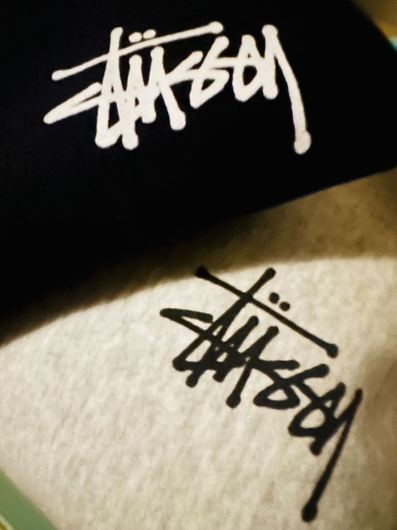 Stüssy 黒 フード付きパーカー