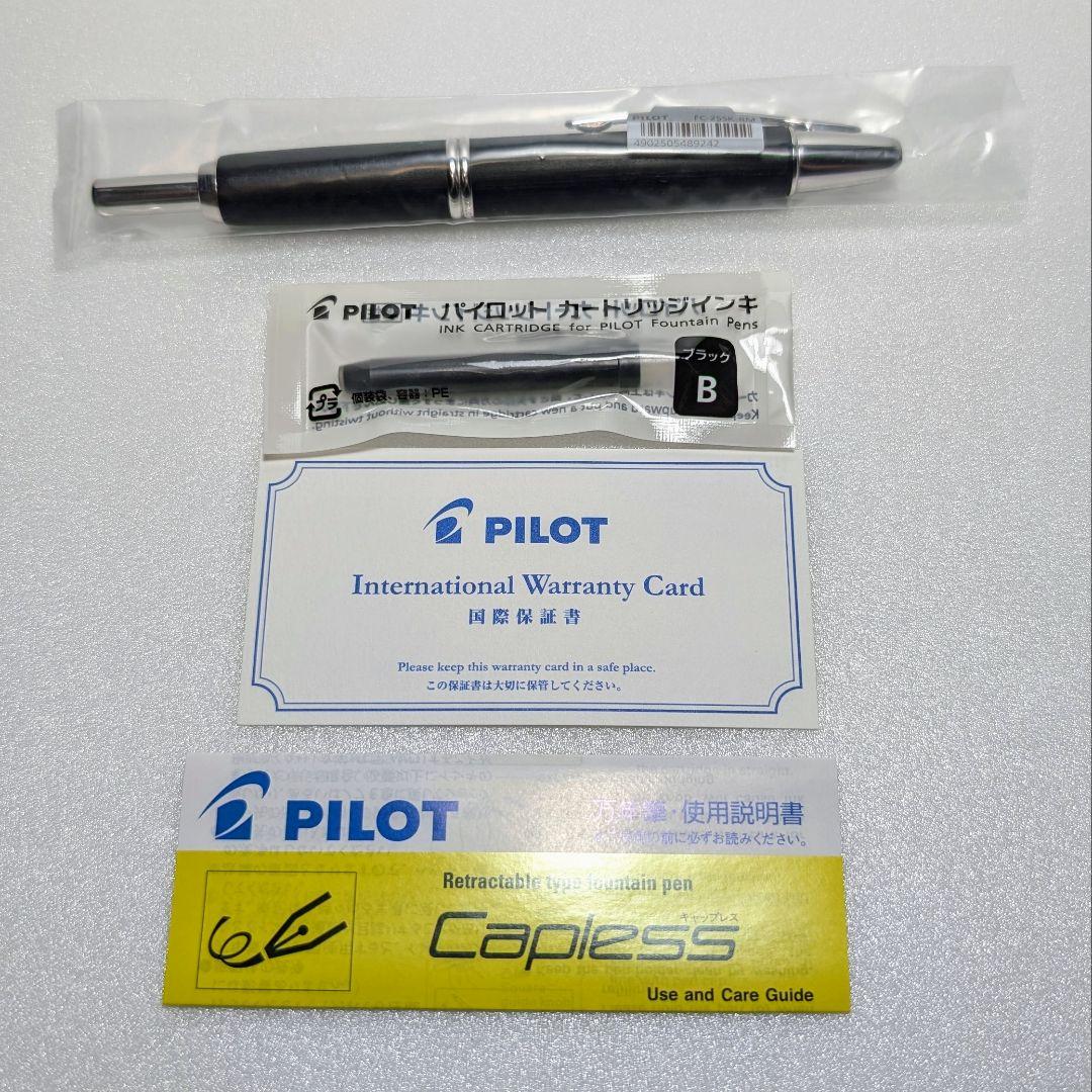 ほぼ未使用 パイロット キャップレス 木軸 ブラック M