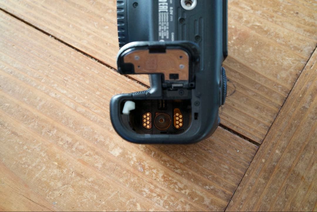 野*中様 中古　Canon EOS 6D mark II本体 バッテリー2個　チ