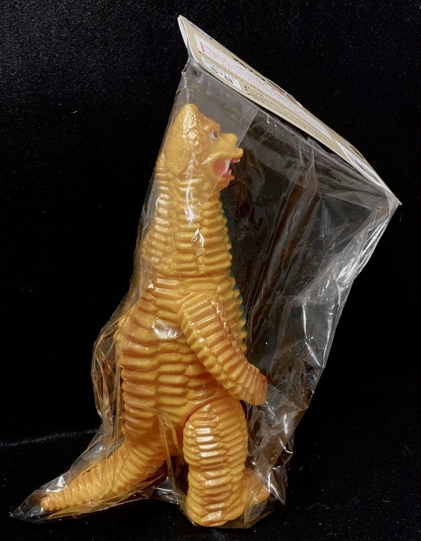 プレミアムバンダイ限定　ブルマァク　レッドキング　黄色成型　ウルトラマン　未開封