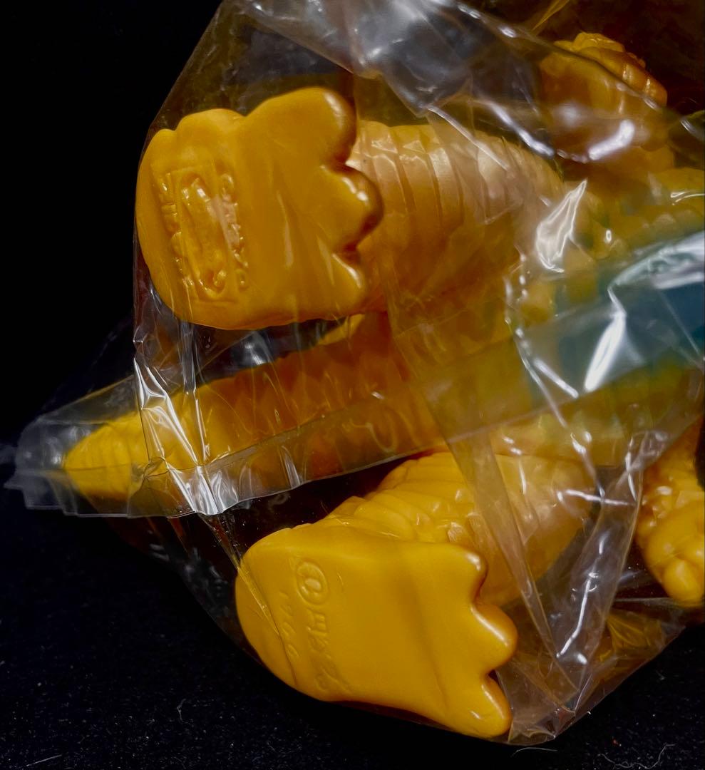 プレミアムバンダイ限定　ブルマァク　レッドキング　黄色成型　ウルトラマン　未開封