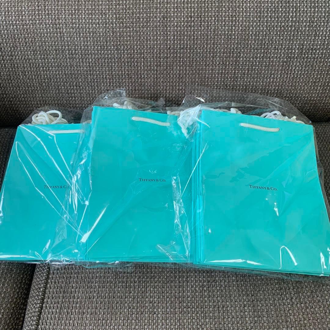旧型　新品未使用ティファニー ショッピング 紙袋（20x25cm ）30枚セット