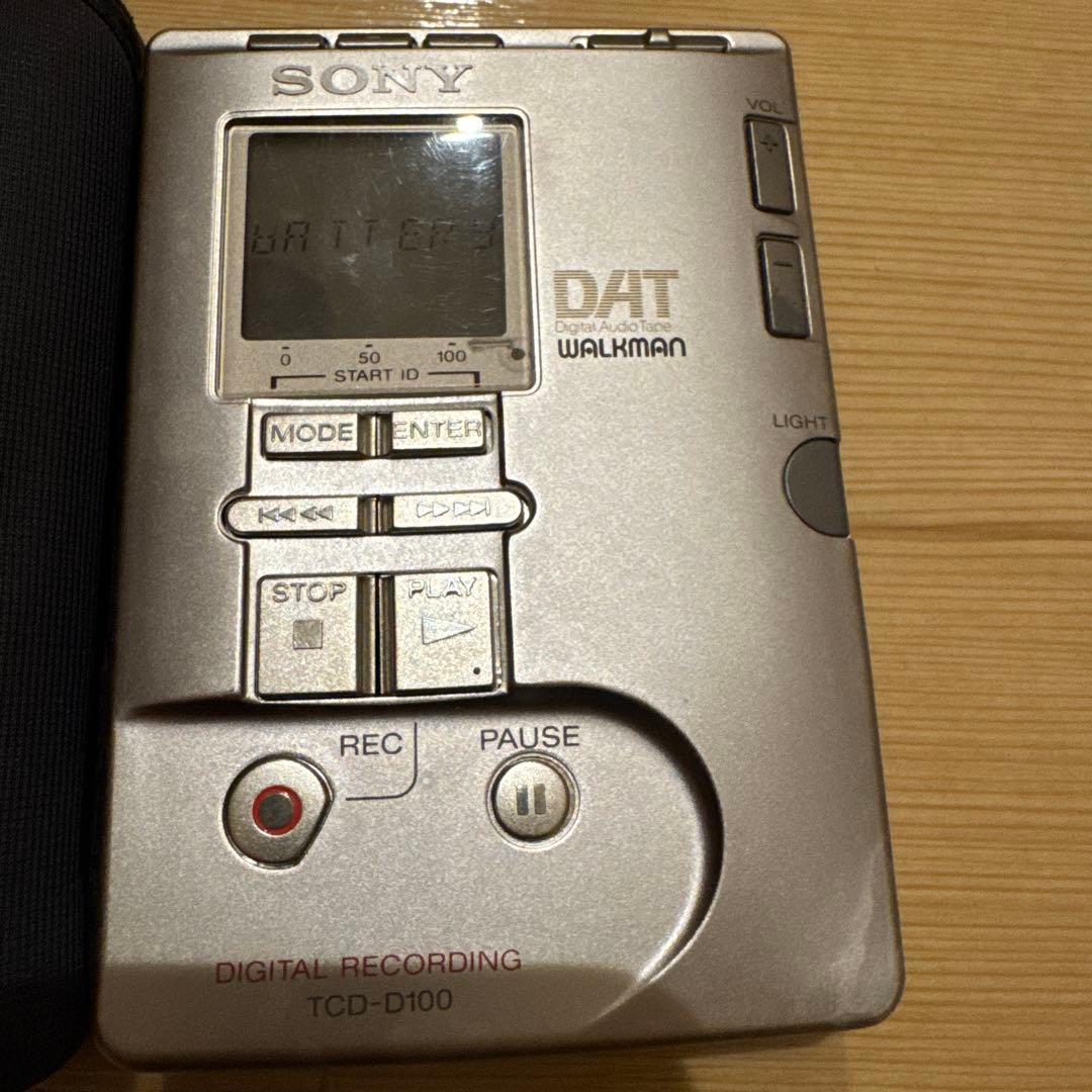 ソニー SONY TCD-D100 レコーディングDATウォークマン 通電確認済