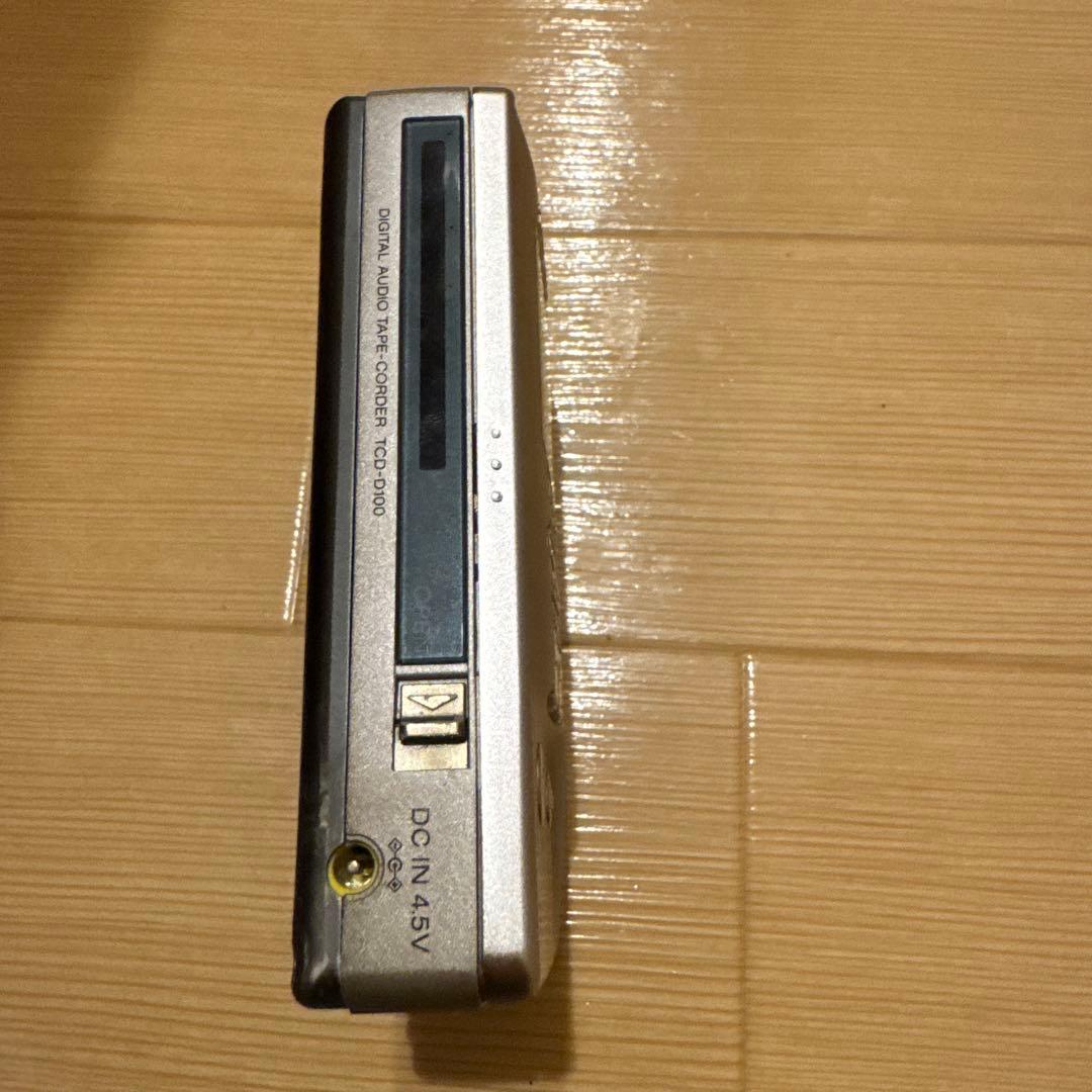 ソニー SONY TCD-D100 レコーディングDATウォークマン 通電確認済