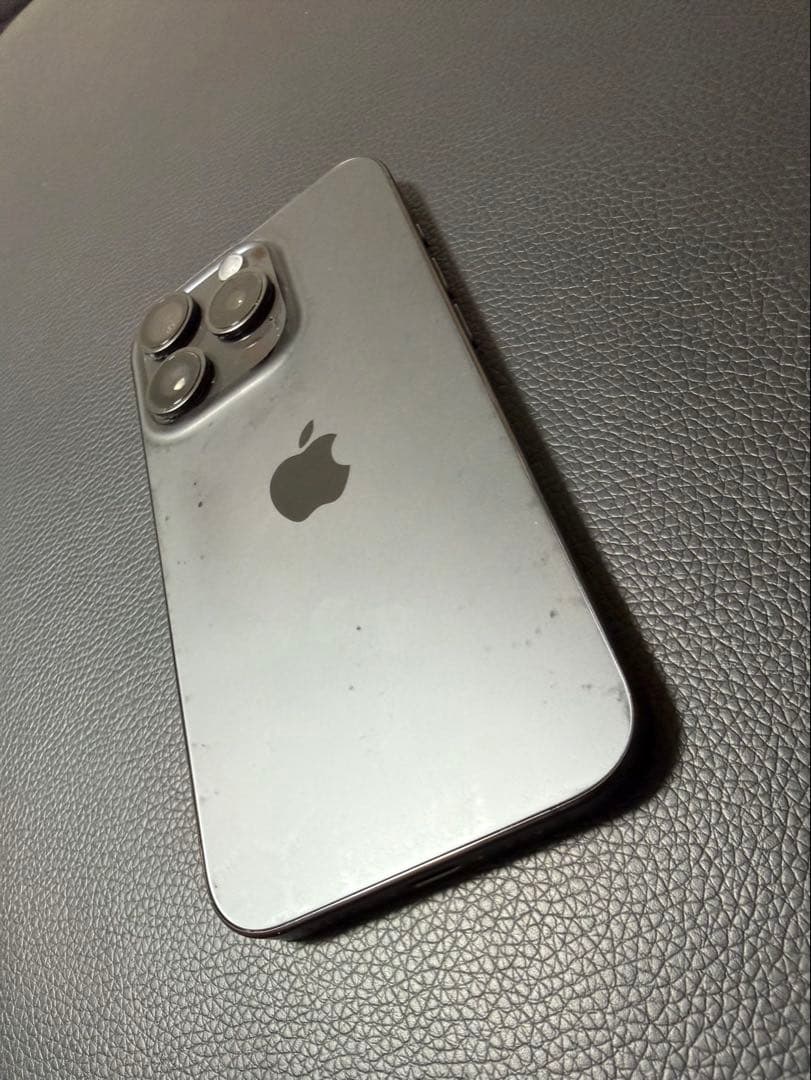 アップル　iPhone 15 Pro 256GB ブラックチタニウム