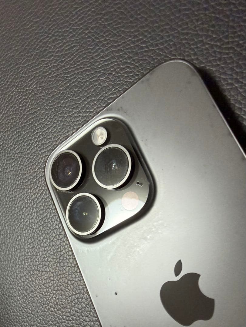 アップル　iPhone 15 Pro 256GB ブラックチタニウム