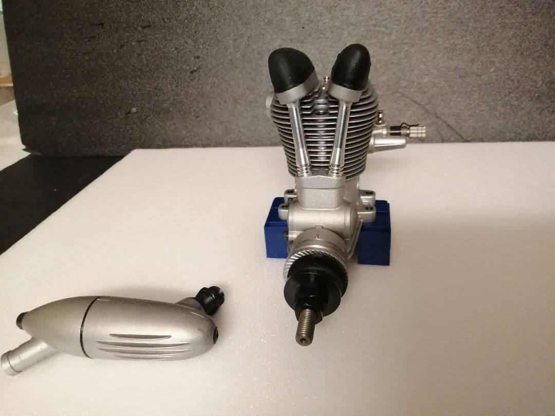 FS-62V　OSのラジコン飛行機用４サイクルエンジン　中古美品