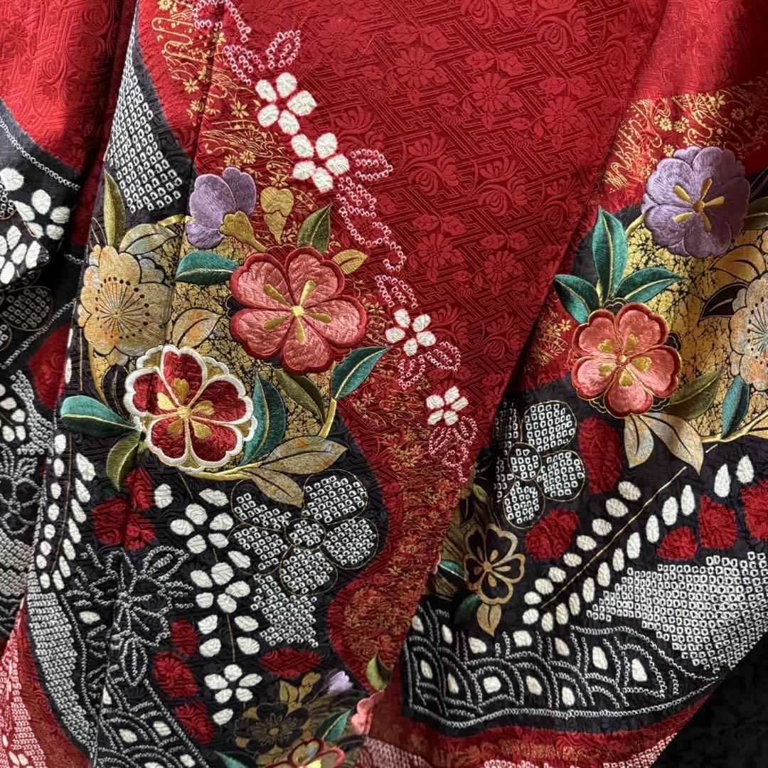美品　絞り　地紋　金彩　鬘帯花文　花刺繍　逸品　フルセット　振袖　振り袖