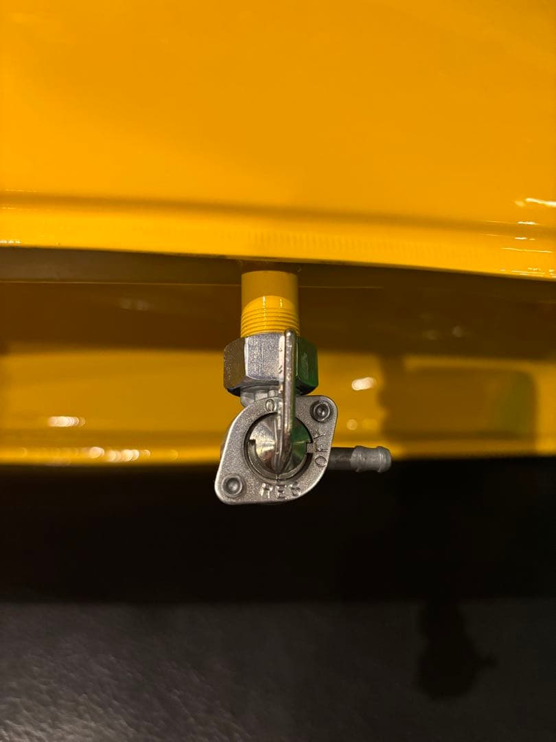 HONDA cb400f タンク イエロー