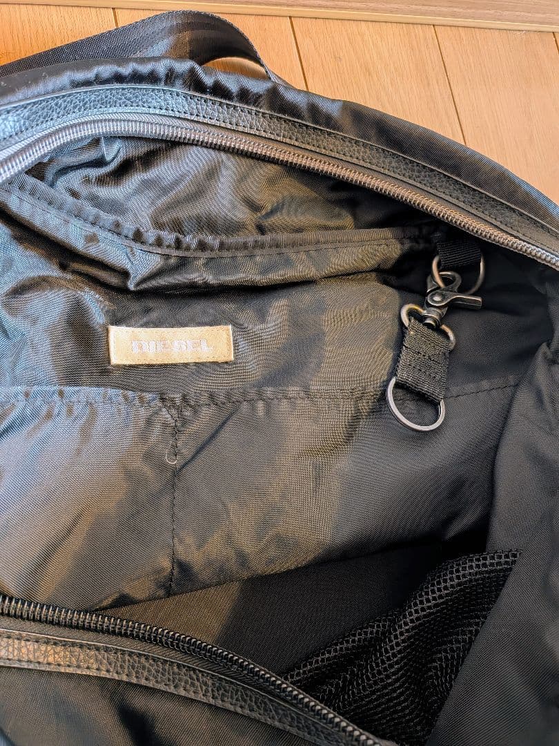 美品 DIESEL スタッズ付きボストンバッグ ブラック 旅行用 手提げ 黒