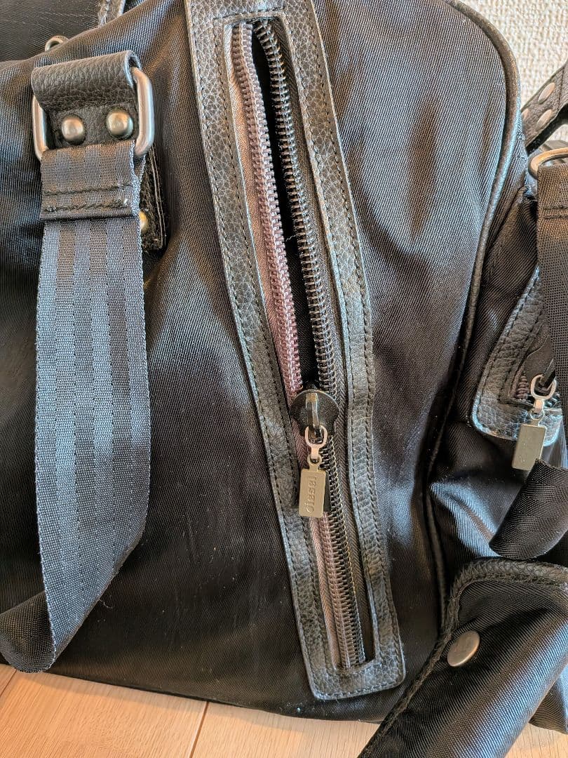 美品 DIESEL スタッズ付きボストンバッグ ブラック 旅行用 手提げ 黒