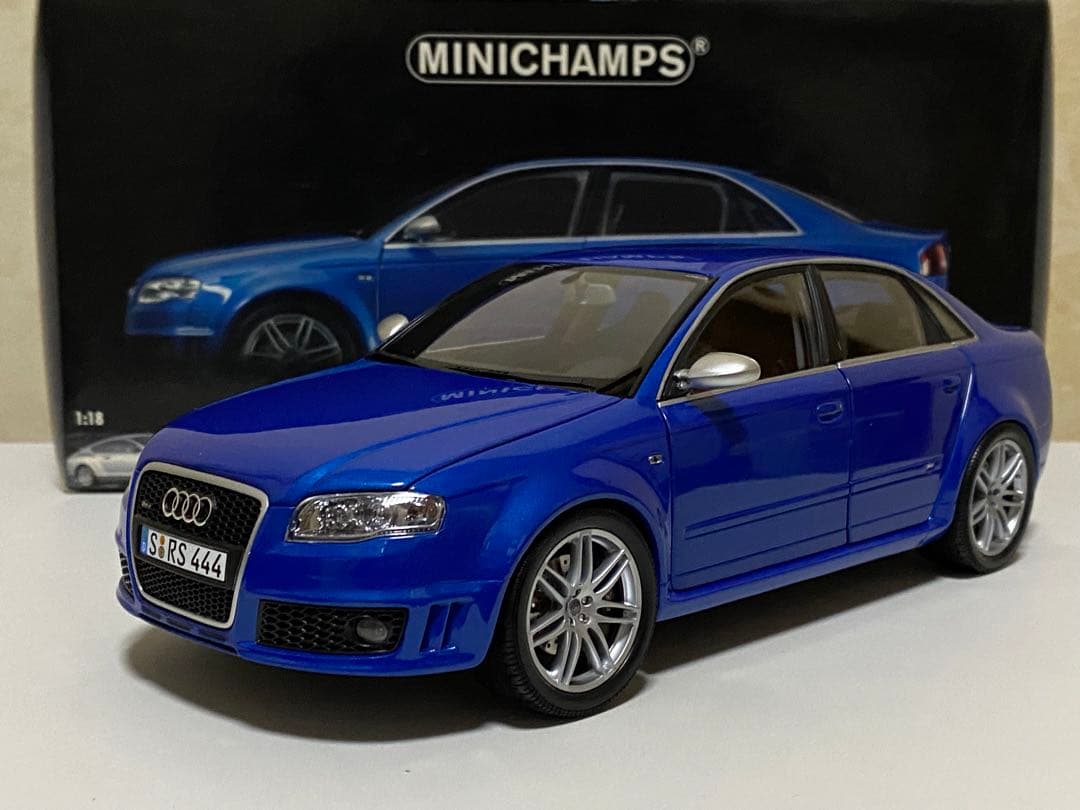 Audi RS4 B7 2006 スプリントブルー 1/18