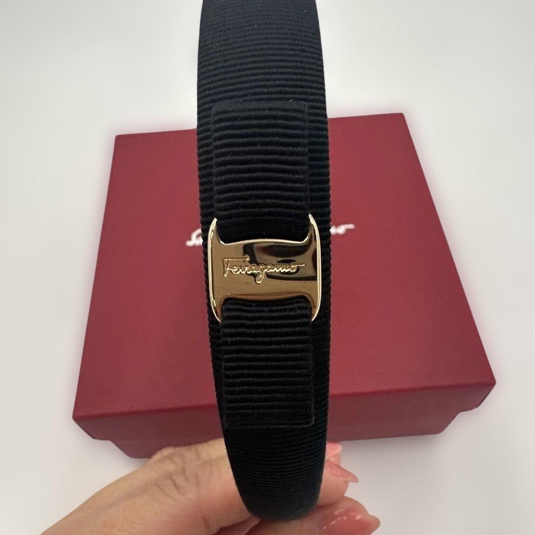 Salvatore Ferragamo ブラックヘアバンド　Y29