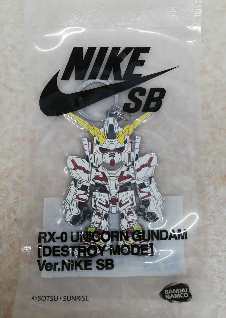 BV7020P NIKE SB ガンダムユニコーンスニーカー非売品キーホルダー