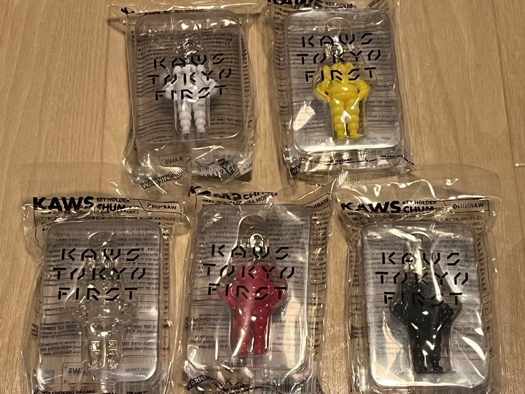 キーホルダー・アクリルキーホルダー KAWS TOKYO FIRST KEYHOLDER