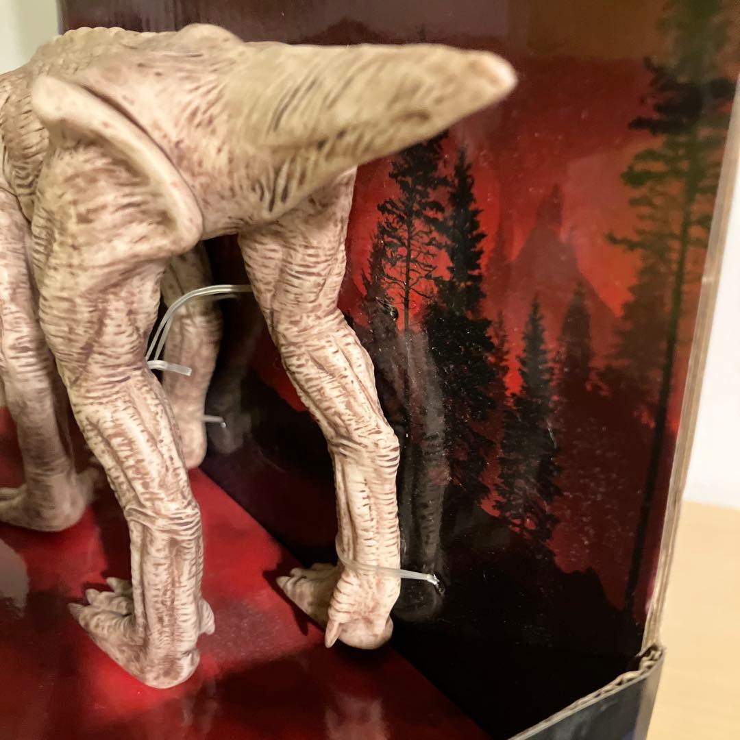 ストレンジャー・シングス未知の世界 デモドッグ フィギュア