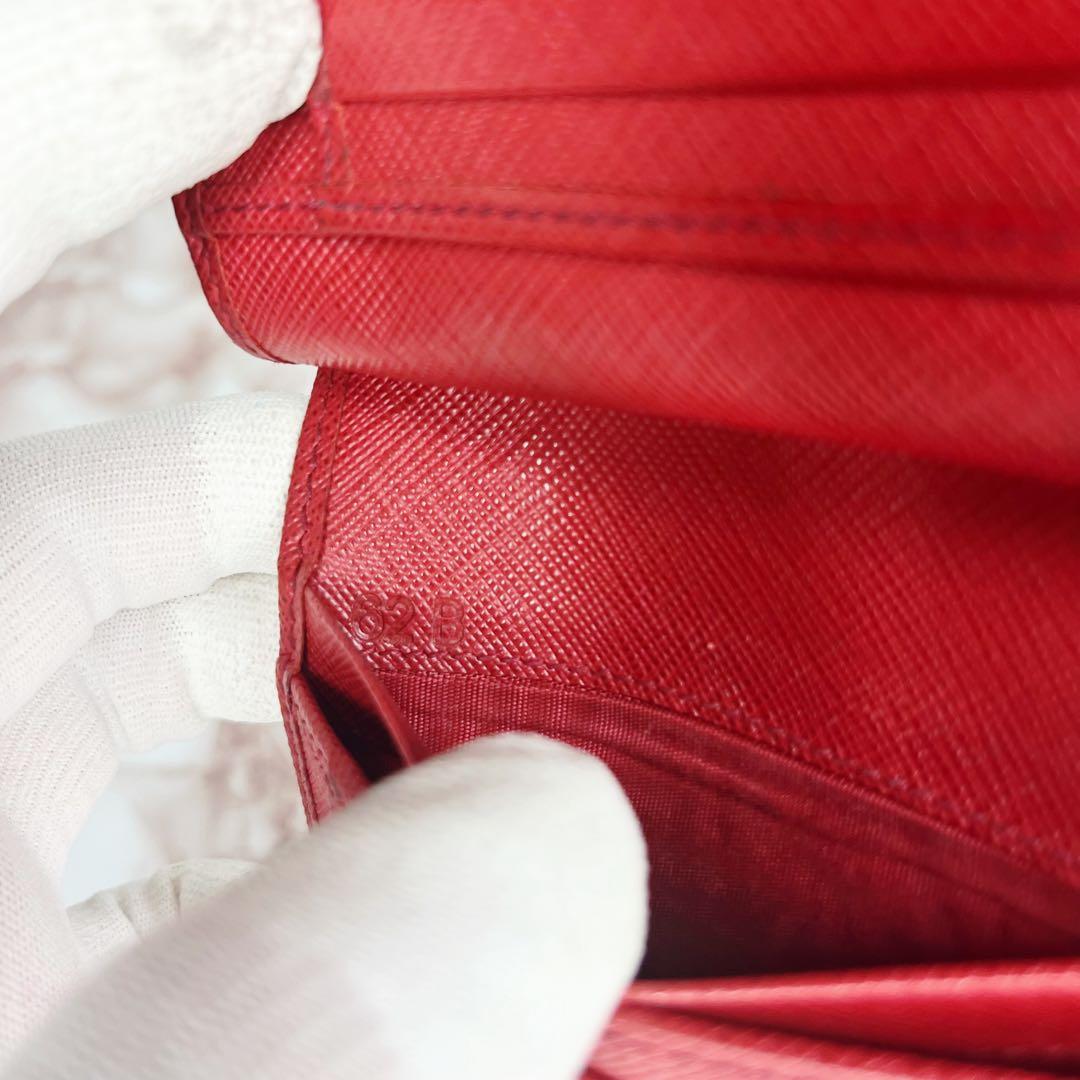 【美品】PRADA 二つ折り財布　折り財布57