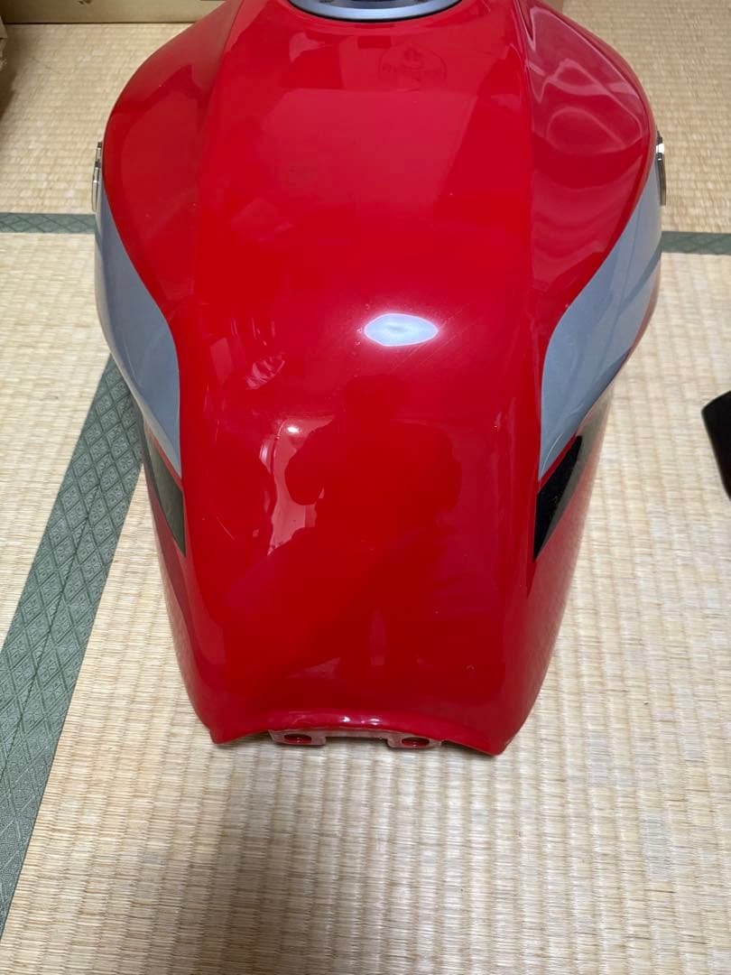 ZRX1200R 純正タンク レッド系　美品　錆なし