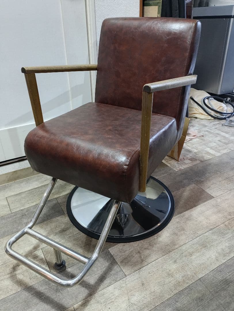 美容室　マテリスタイリングチェア