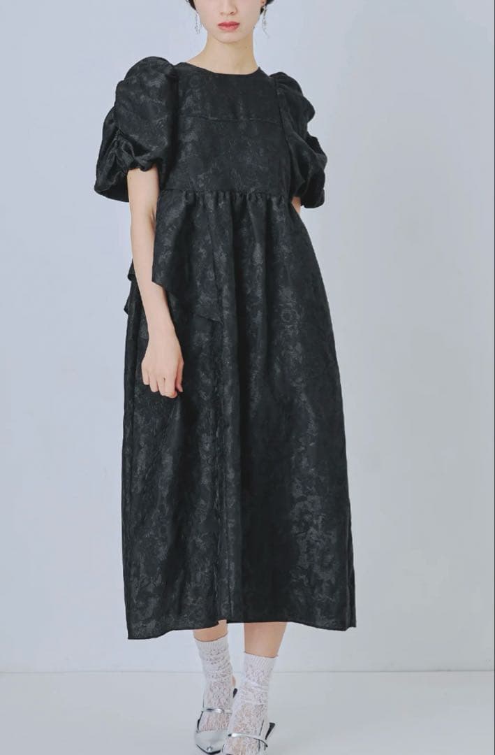 アンドレスド　バブルスリーブジャガードドレス