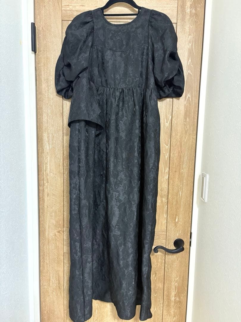 アンドレスド　バブルスリーブジャガードドレス