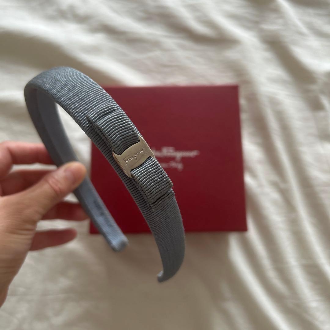 新品　フェラガモ　カチューシャ