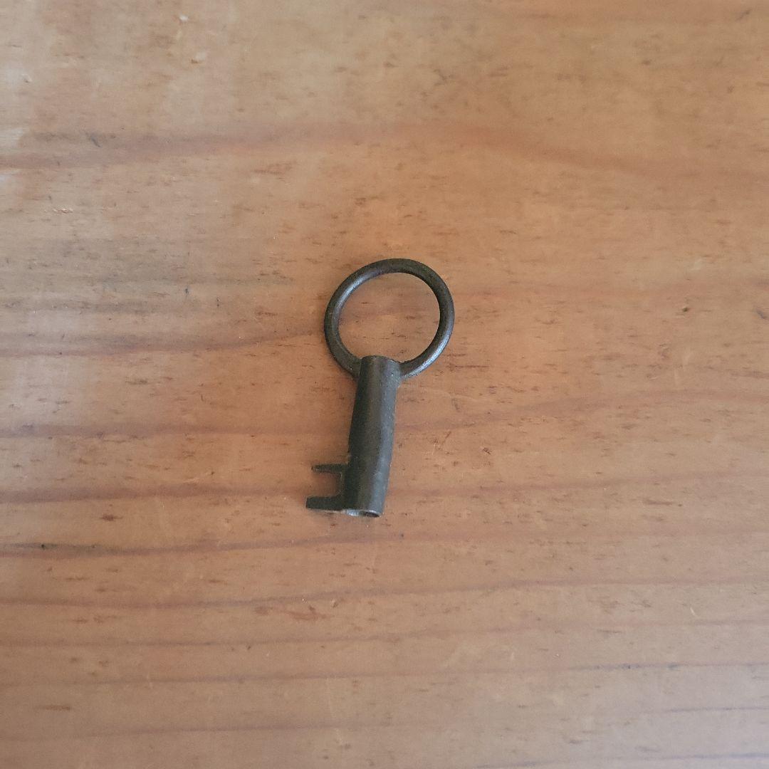 【大正レトロ】三尺和箪笥 アンティーク 古民家 古家具 装飾金具 専用鍵付き