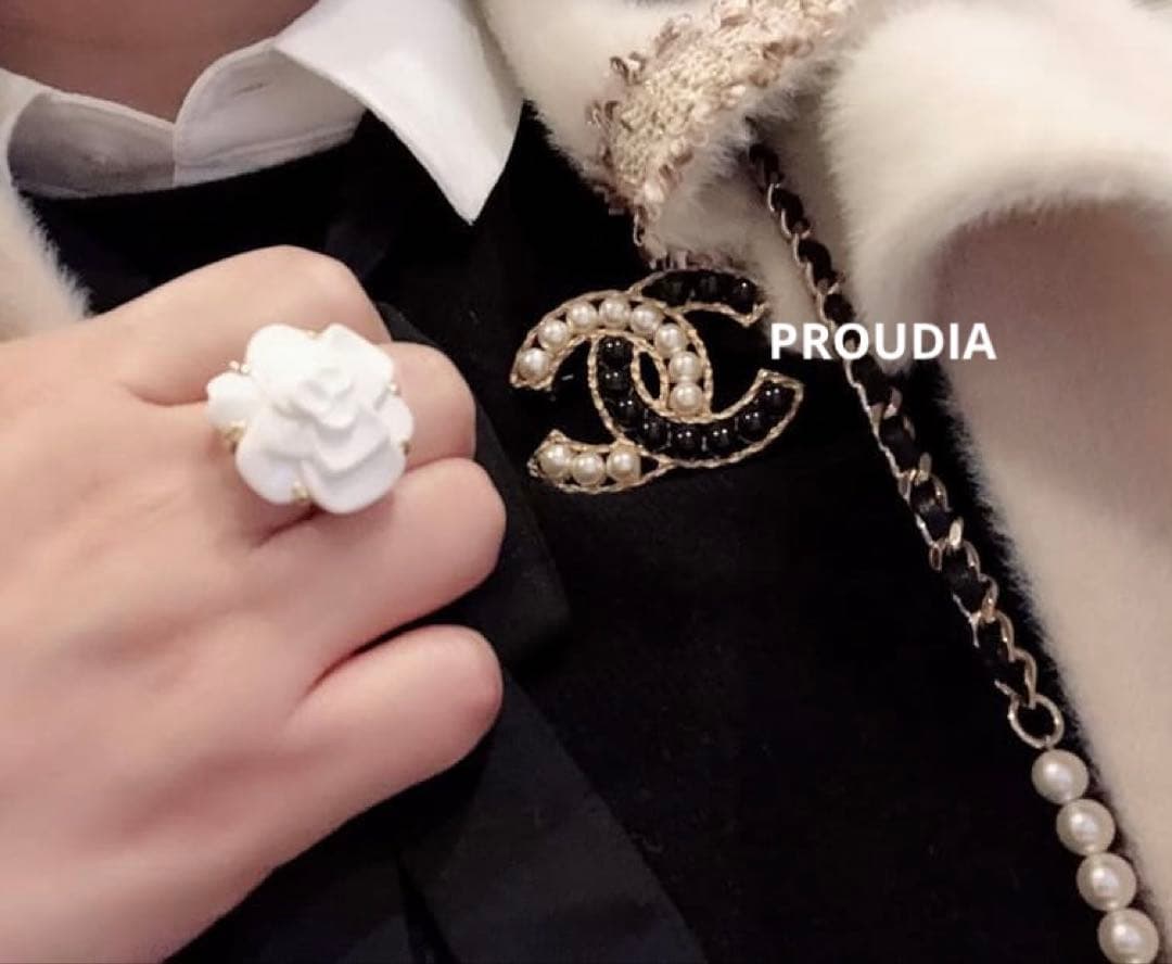 CHANEL シャネル　ブラック　ホワイトパール　バイカラー　ブローチ