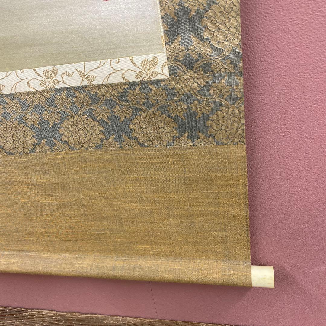 美品 掛け軸 国井柳甫作 金地 鷹に梅図 共箱 太巻き付 縁起物 厄除け