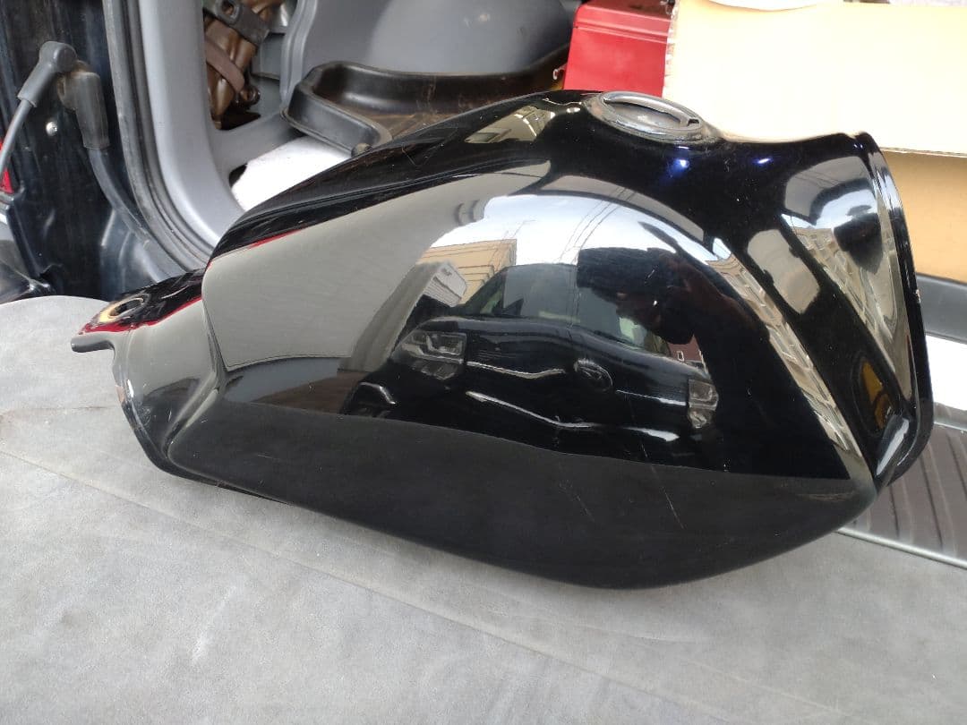 ftr223 燃料タンク　黒純正
