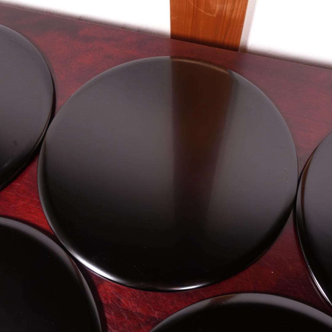 輪島塗 八井珠蔵 朱塗 裏黒塗 沈金結び松 丸盆 5客 共箱