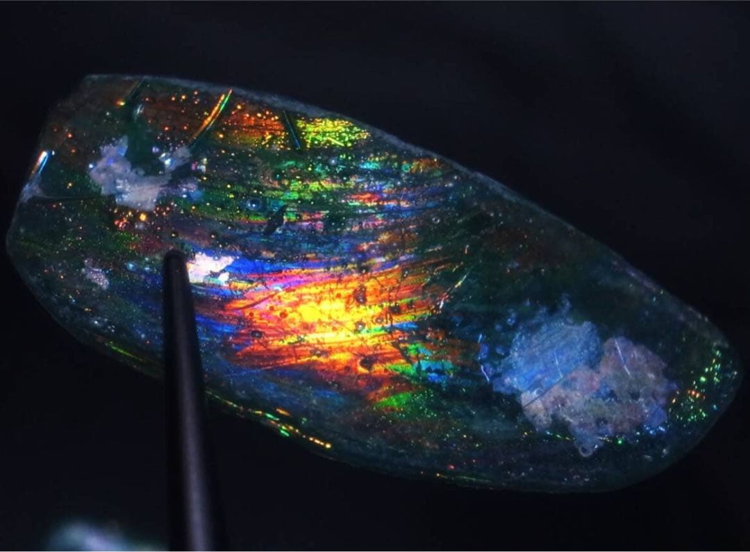 25.71ct ・2000年の時を超えた神秘・銀化が綺麗な天然ローマングラス