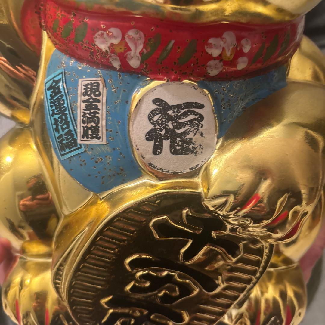 セブンスター様　ヴィンテージ手描きの瞳やまつ毛,前掛けが美しく黄金に輝く招き猫