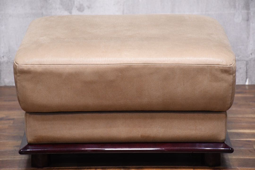 EAC67 北谷家具 KIT FURNITURE 仔山羊革張り オットマン