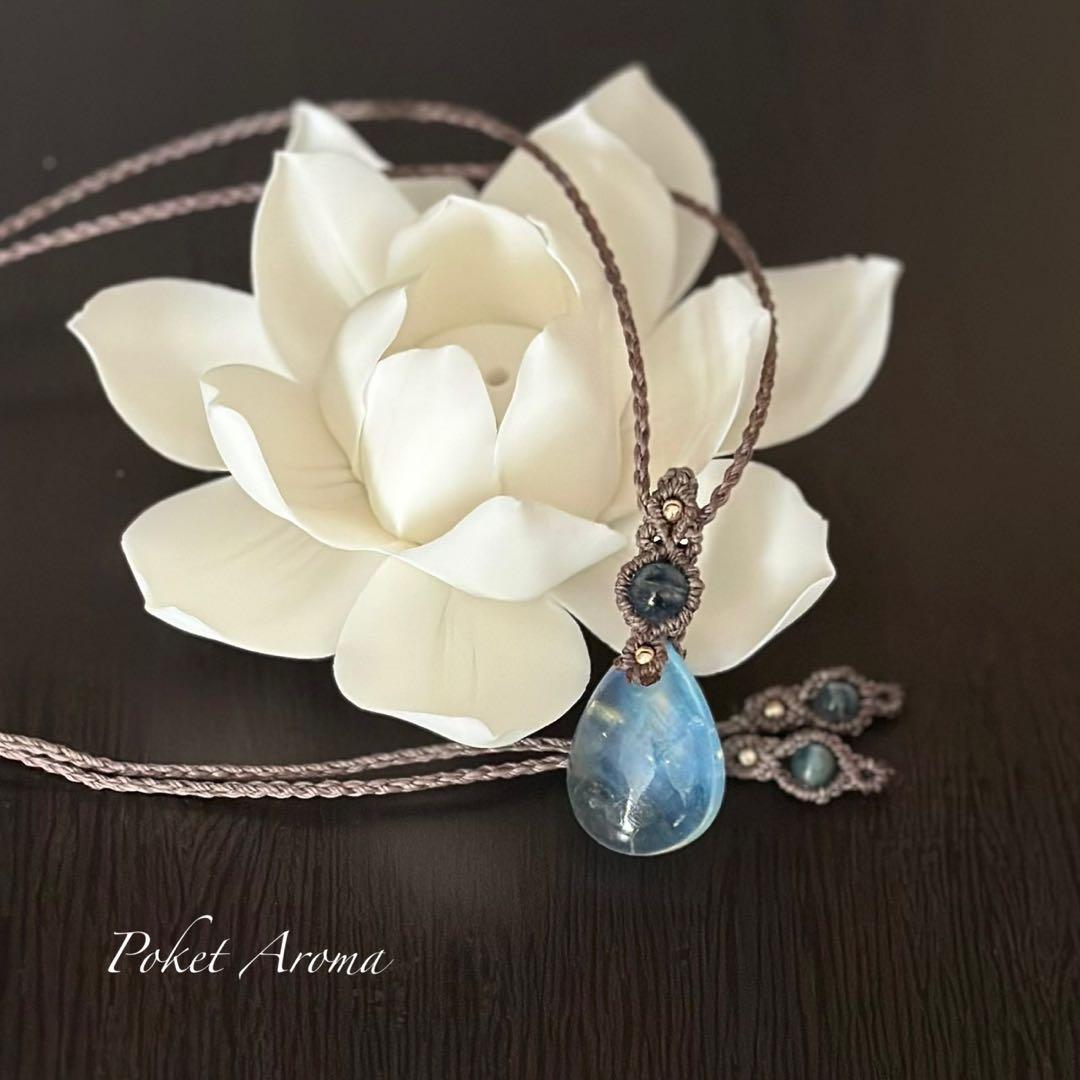 『天海』オーロラシラー入りアクアマリンとブラックアクアマリンのマクラメネックレス