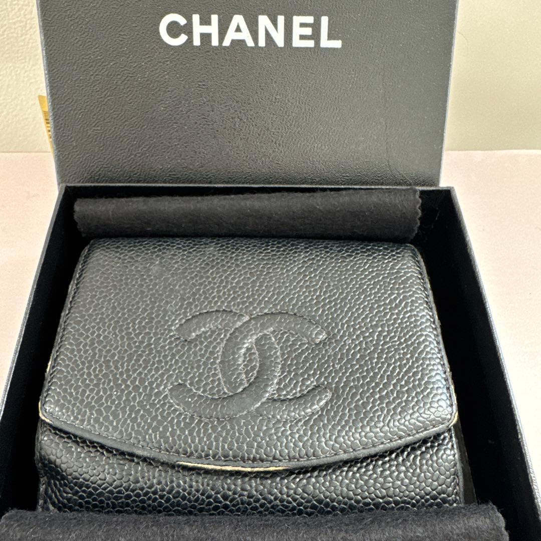シャネル　二つ折り財布　箱とギャランティーカード 付き