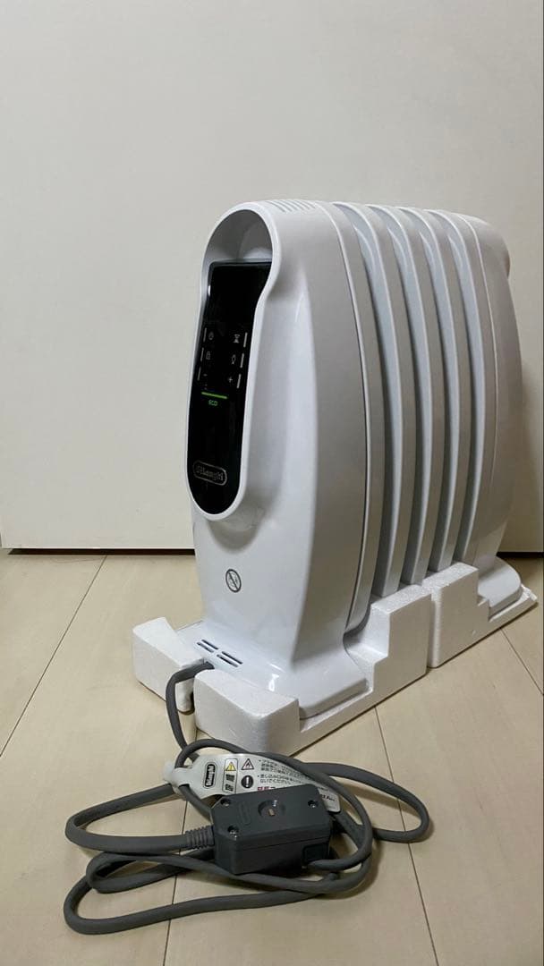 [美品]DeLonghi デロンギ　オイルヒーター ホワイトNJ0505E
