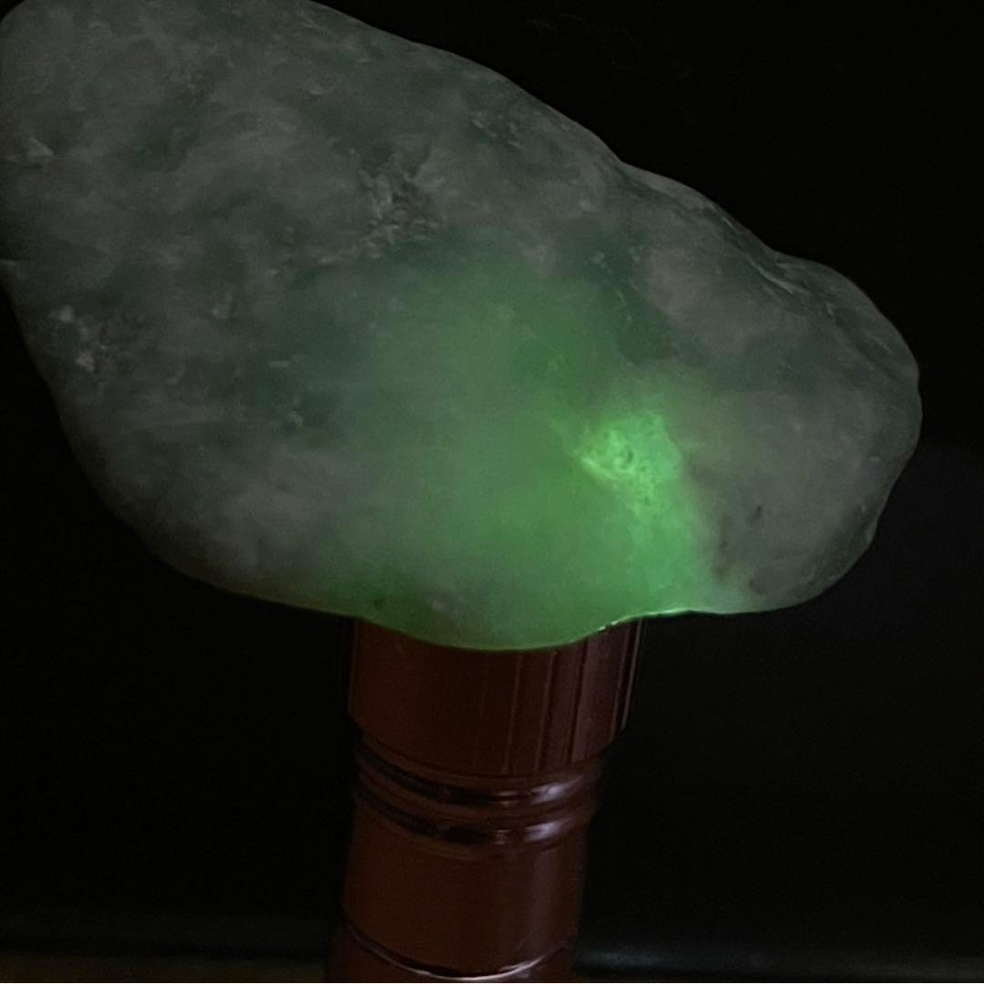 糸魚川 薄緑　翡翠原石 姫川