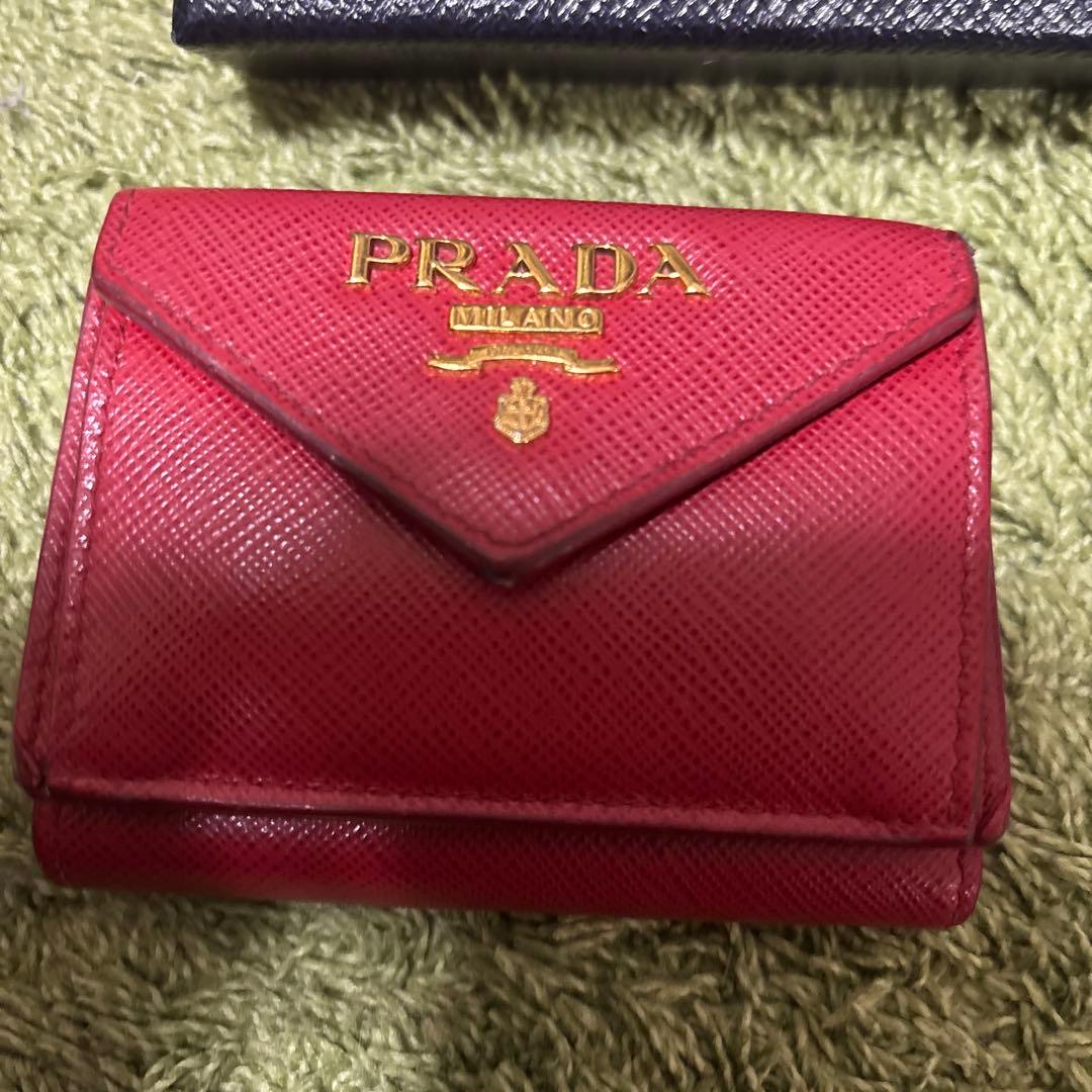 M*M様 PRADA 三つ折り財布 赤 サフィアーノレザー