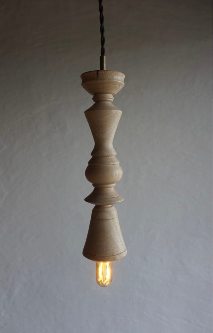 白木のペンダントライト