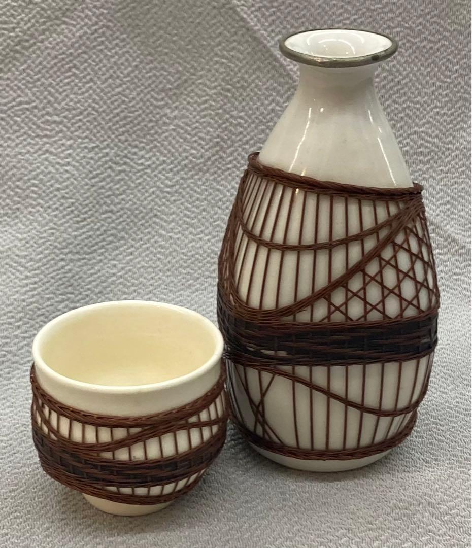 B25s  砥部焼　「淡黄磁竹編飾り付き酒器」銚子　猪口　古砥部　愛山向井　愛媛
